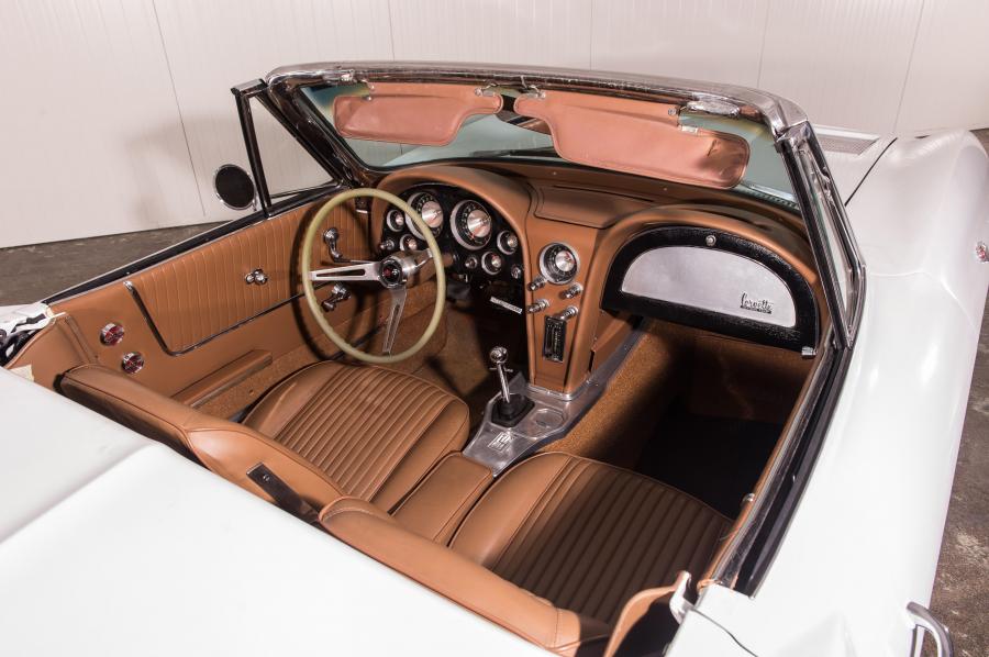  Chevrolet Corvette Stingray Convertible 1963 года  (фото 30 из 37)